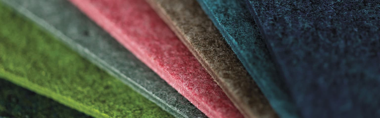 Petvilt stalen in verschillende kleuren, van groen petvilt tot roze petvilt. 